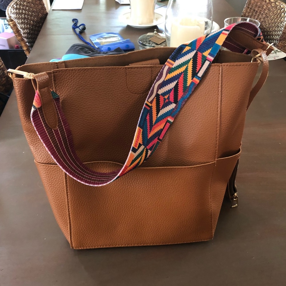 Vegan bucket purse with reversible colorful strap